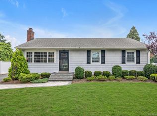 16 Verleye Ave, East Northport, NY 11731