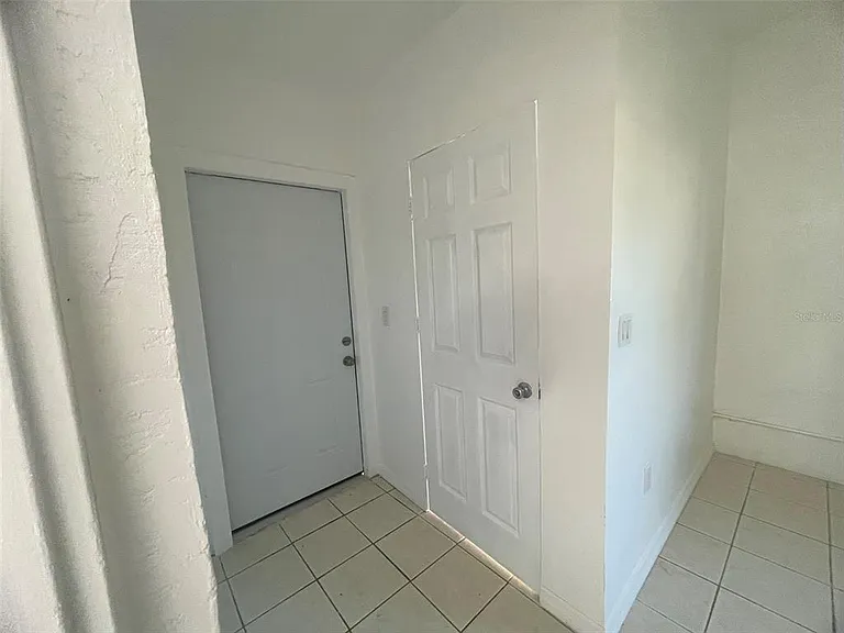 525 E Helen Ave — Photo 18