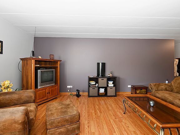 3rd image of 4716 W 106th Pl APT 2C