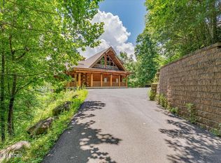 213 Matterhorn Dr, Gatlinburg, TN 37738