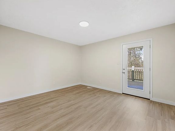 3rd image of 305 Iroquois Ln
