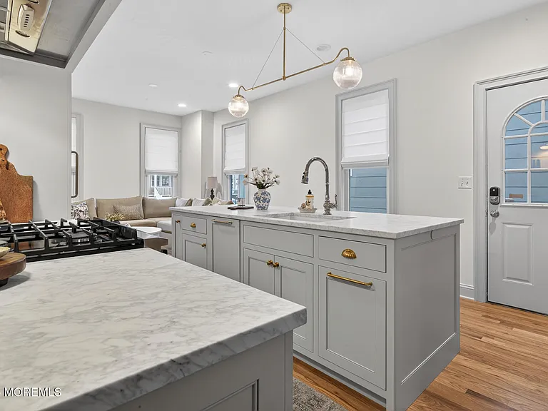 142 Heck Ave — Photo 14