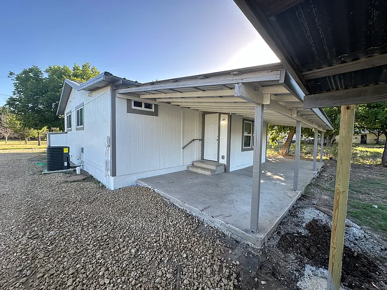 1503 W Brown St — Photo 2