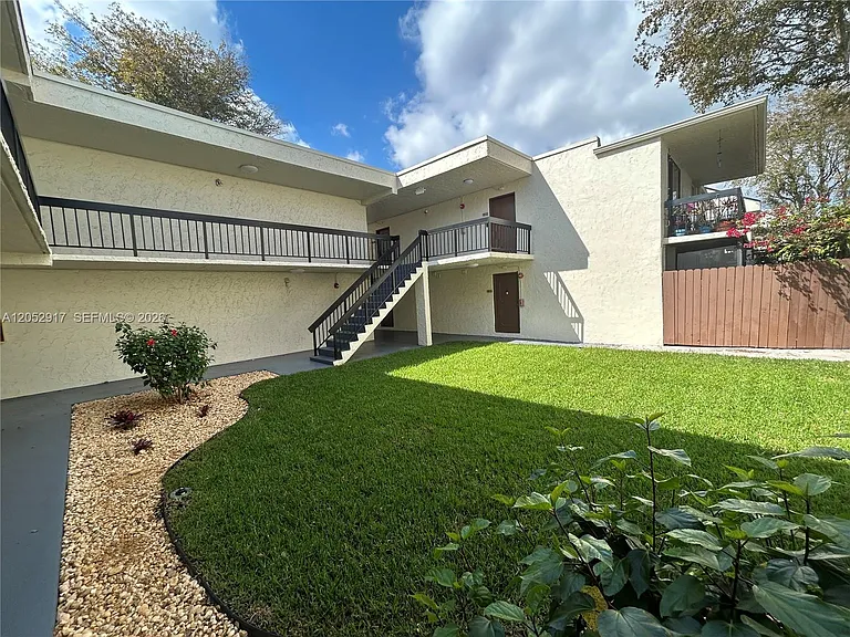 8311 SW 142nd Ave #J202 — Photo 3
