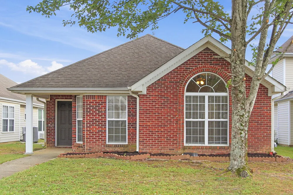 3 bed, 2.0 bath, 1504 sqft, $1,625 — Photo 1