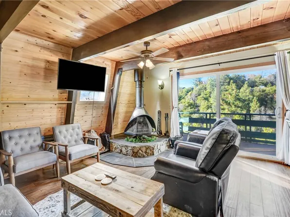 28673 Manitoba Dr, Lake Arrowhead, CA 92352