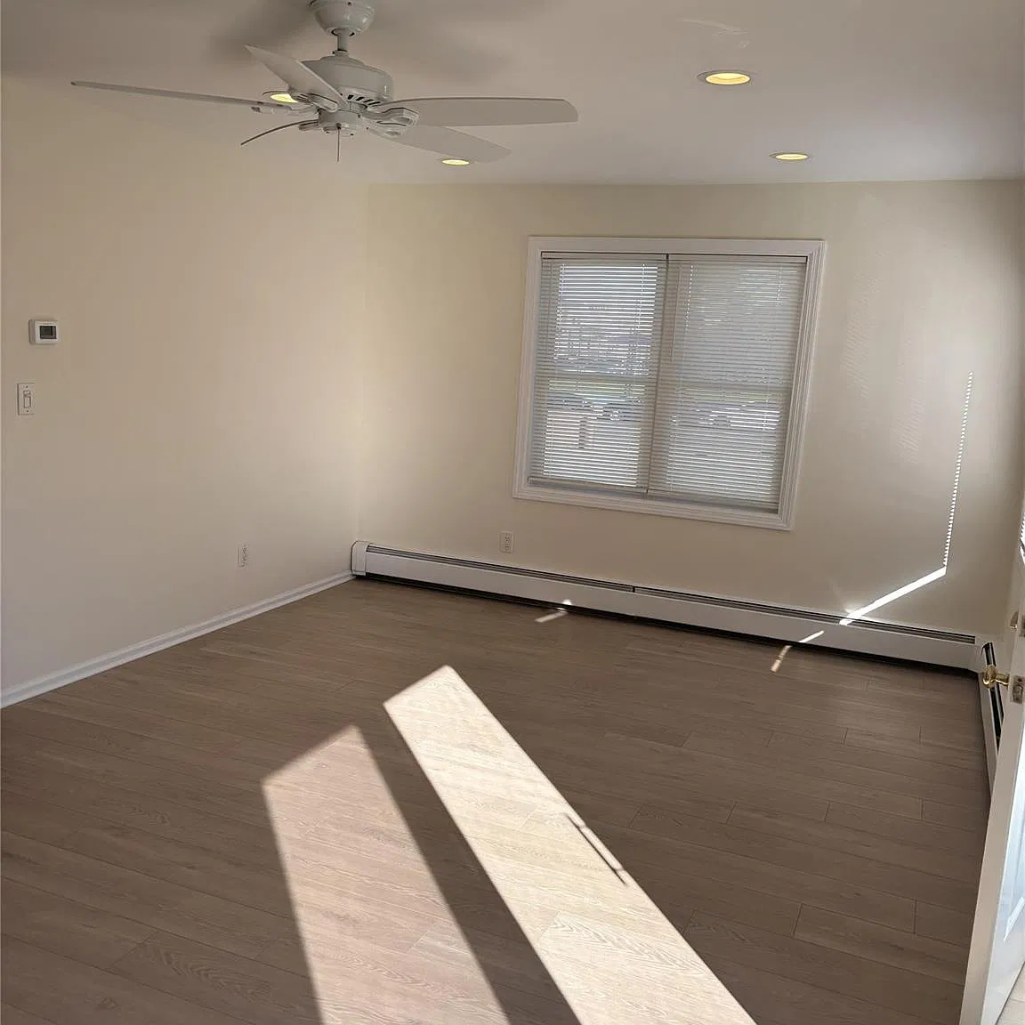 3 bed, 1.5 bath, 1656 sqft, $4,200 — Photo 3