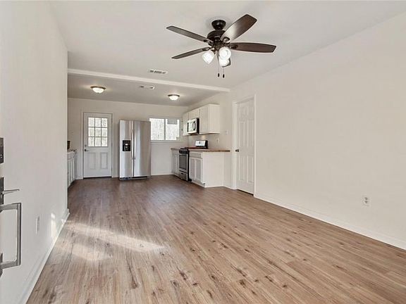 2nd image of 2613 Meadowlark Dr