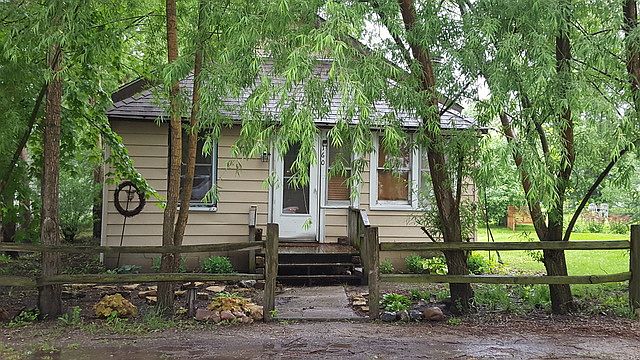 1st image of 160 1st Ave