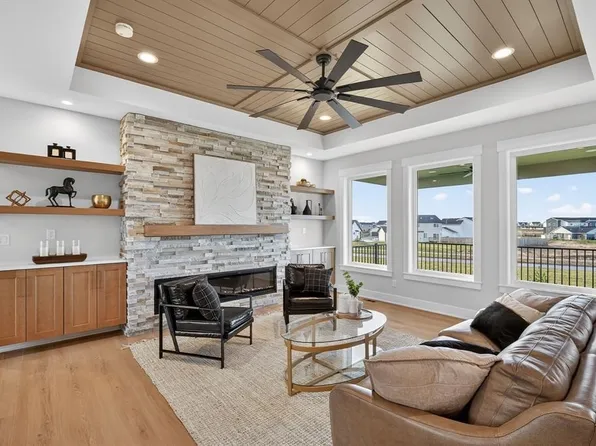 830 NW Sandy Hollow Cir, Waukee, IA 50263