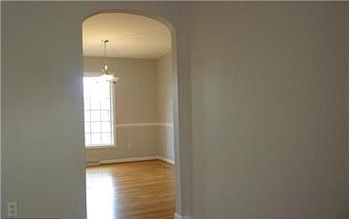 4th image of 908 Carol Ln