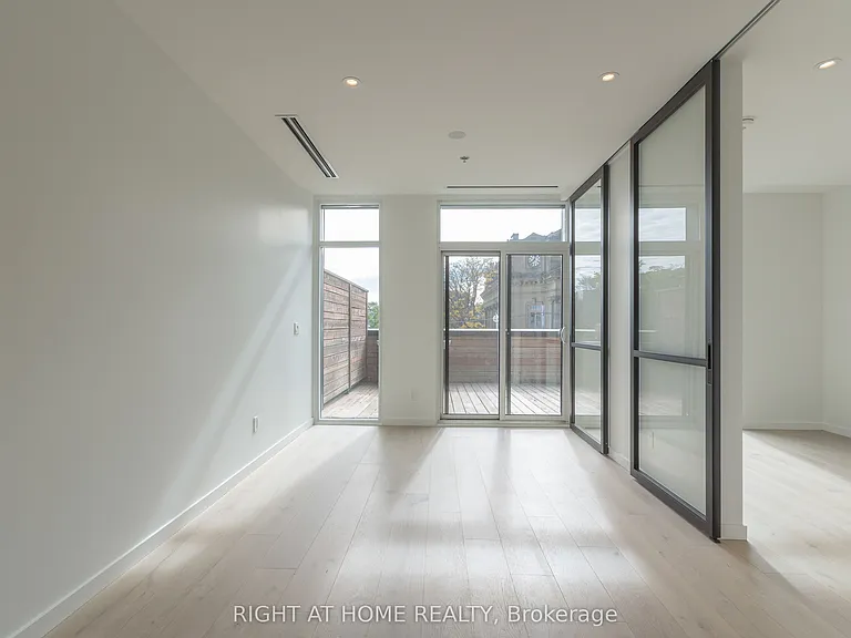 778 Queen St E #206 — Photo 15