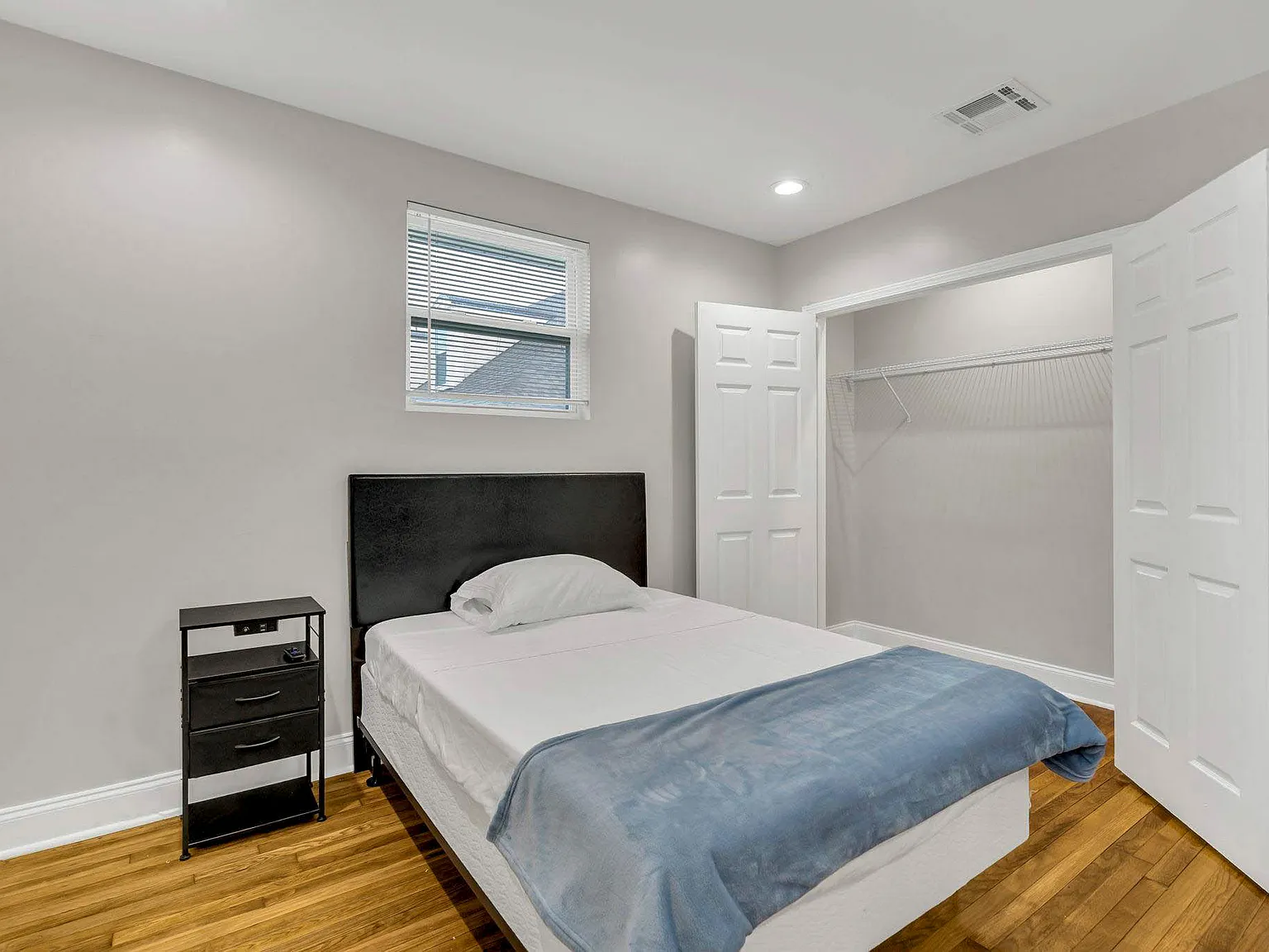 4 bed, 5.0 bath, 1550 sqft, $1,178 — Photo 1