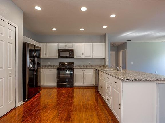 3rd image of 530 Elbridge Pl