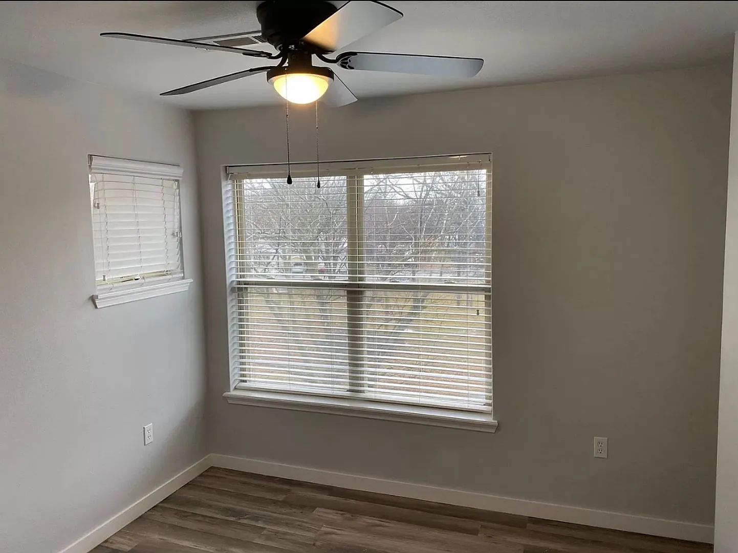 3BD / 2.5BA Completely Remodeled Townhome W/ Garage, Minutes From UofA Campus — Photo 4