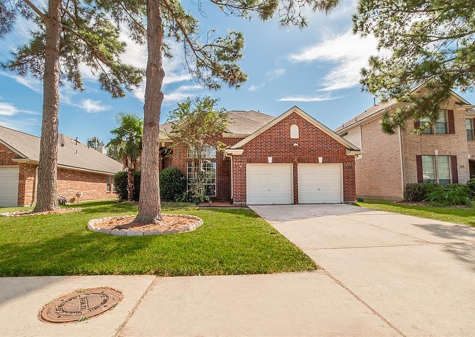 1st image of 15507 Clear Valley Dr