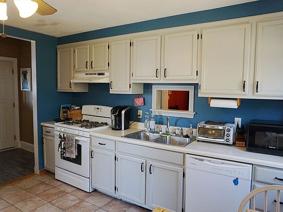 5th image of 112 Durant St