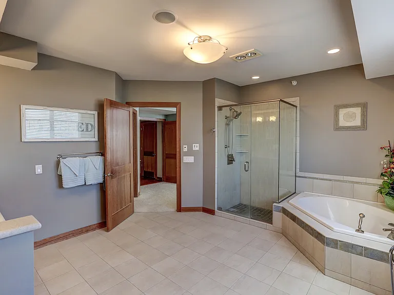 1070 Grandview Ct NE — Photo 11