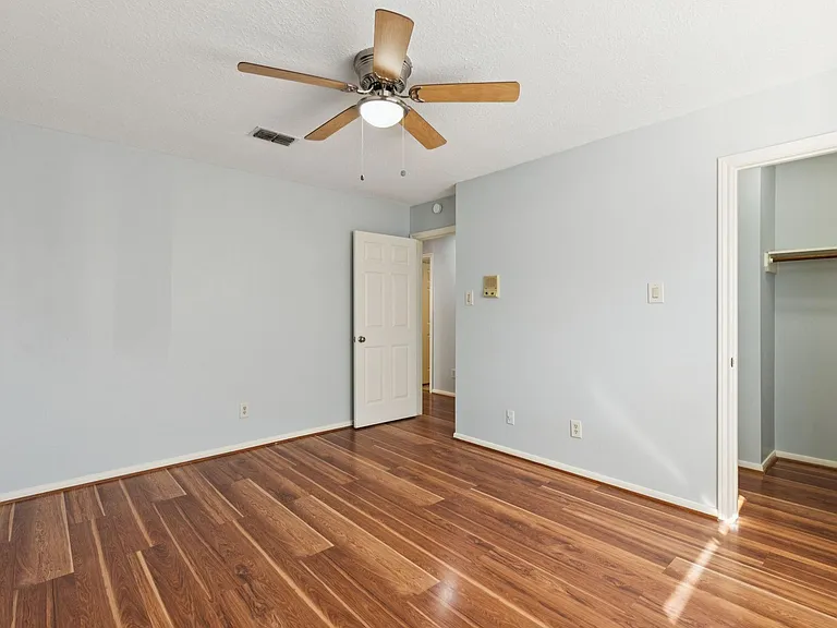 14819 Walbrook Dr — Photo 29