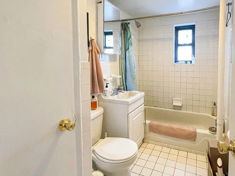 166 Suffolk St #1C — Photo 4