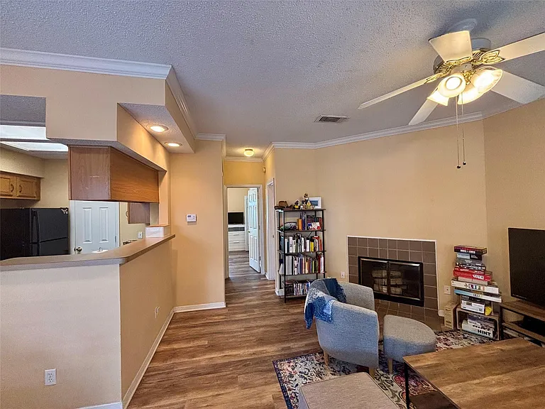 915 W 23rd St #206 — Photo 5