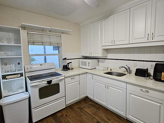 2nd image of 1400 NE 4th St APT 6