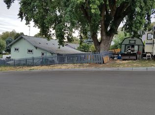 322 W 11th St, The Dalles, OR