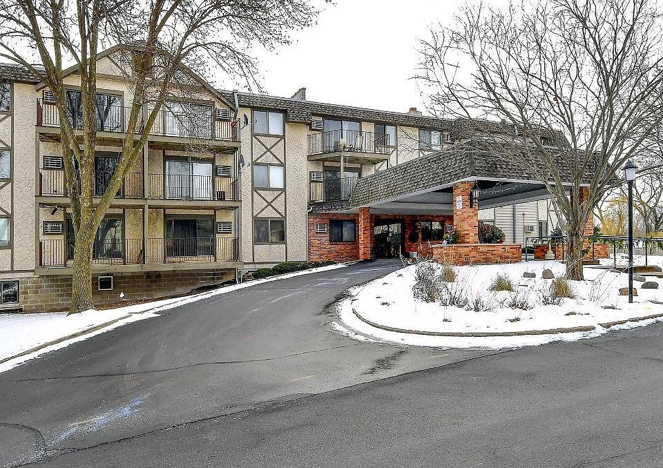 Sunrise Bay Condos just 15 minutes to downtown Minneapolis just off Highway 55