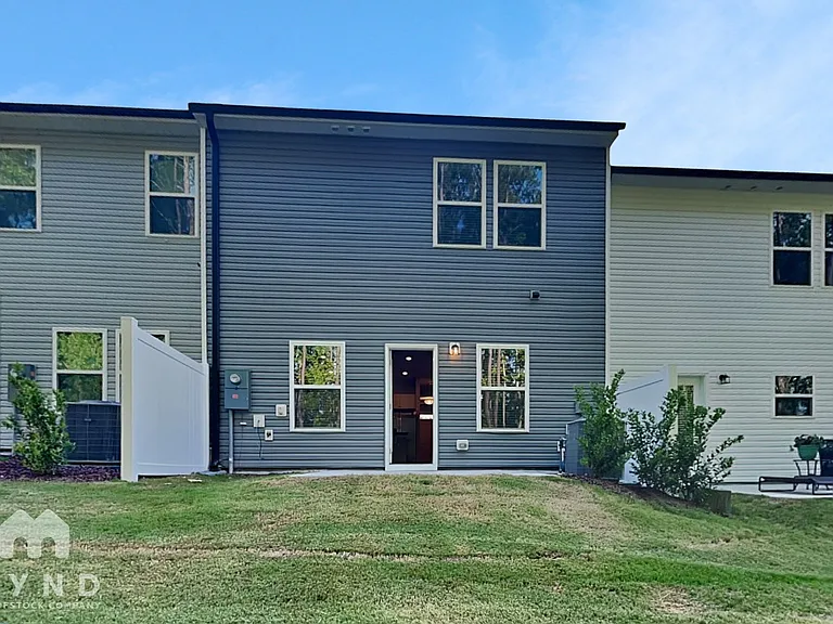 572 Barrington Row Ave — Photo 16