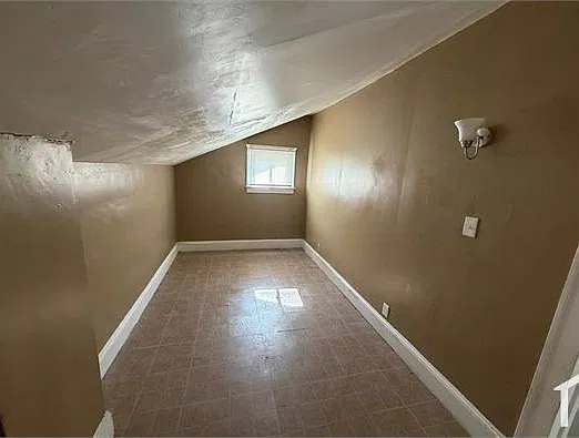 4 bed, $1,400 — Photo 4