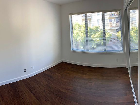 5th image of 801 Corbett Ave #2