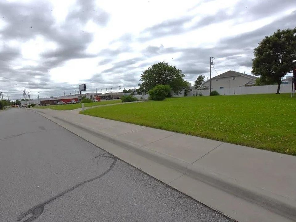 2nd image of 2908 E 22nd St