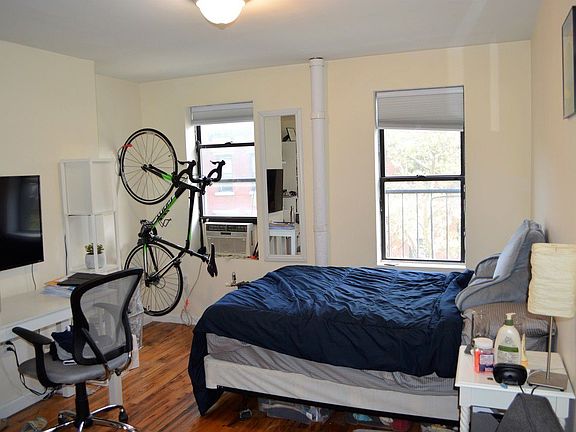 3rd image of 320 E 6th St APT 8F