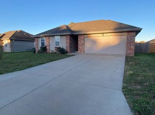 1141 S Strasbourg Ave, Springfield, MO 65802