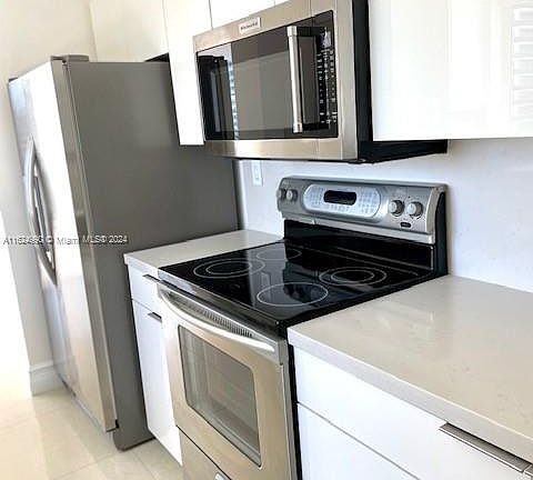 4th image of 5900 Collins Ave #1044