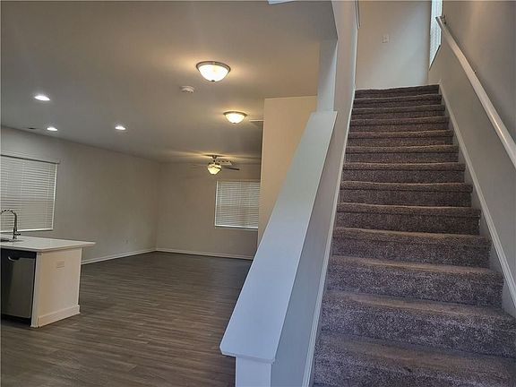 3rd image of 78 Laurel Dr E