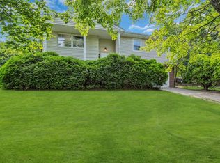 1374 Red Oak Dr, Lakewood, NJ 08701