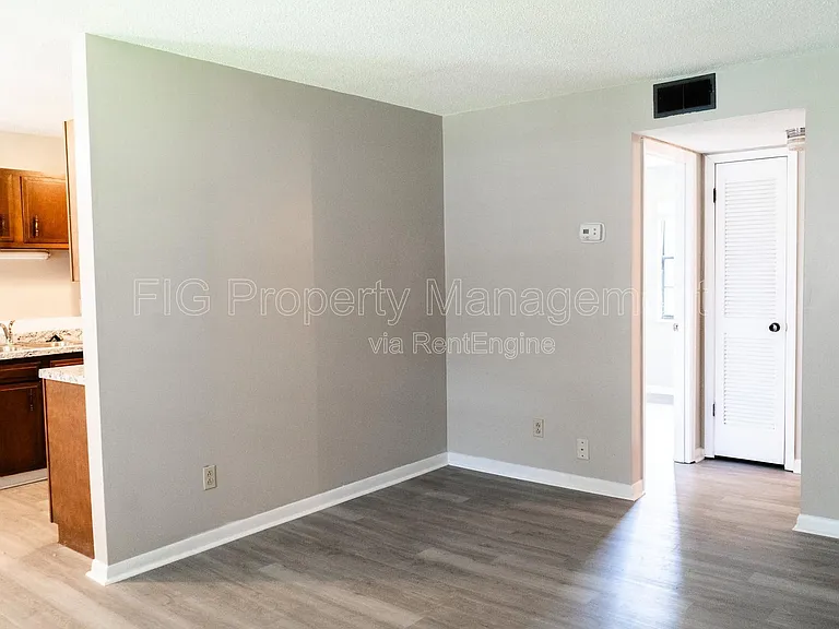 129 Hillcrest Dr #17 — Photo 3