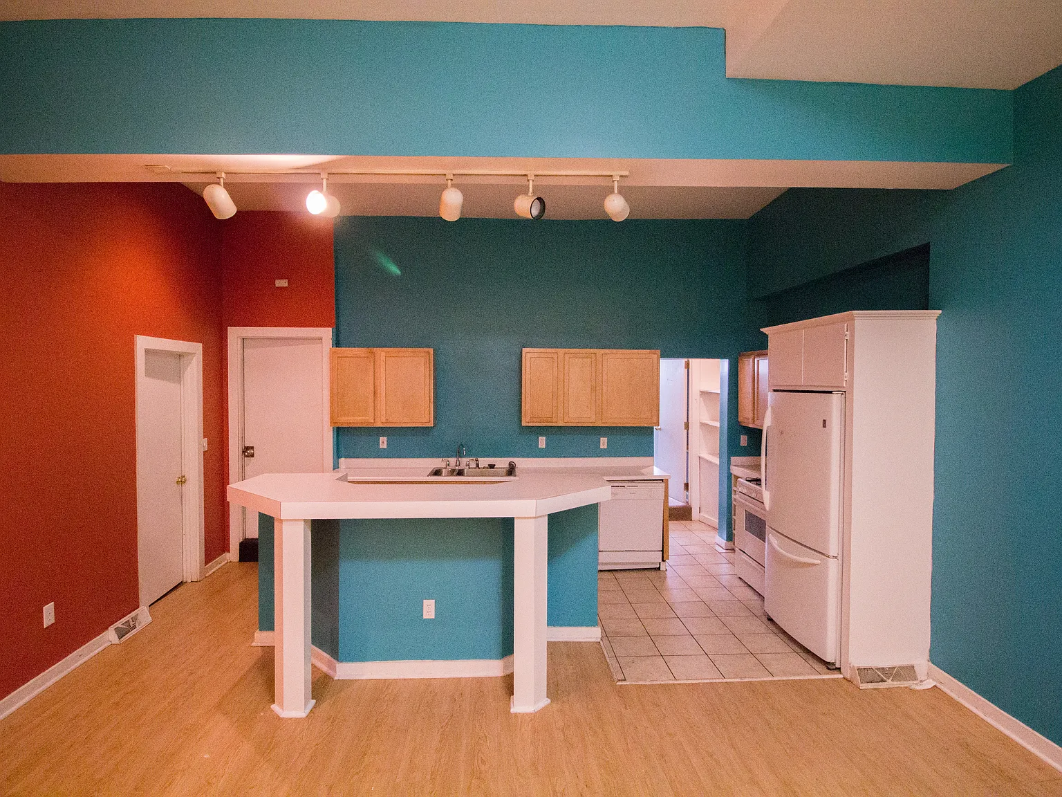 1508 Sarah St — Photo 3