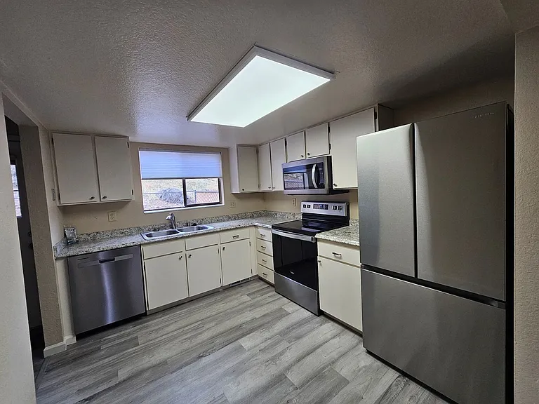 3645 Gypsum Rd — Photo 2