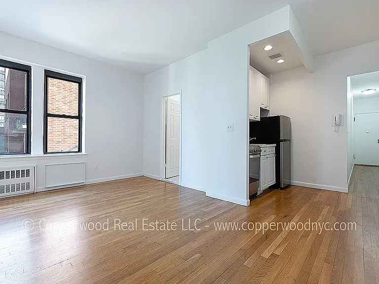 315 E 84th St #30 — Photo 4