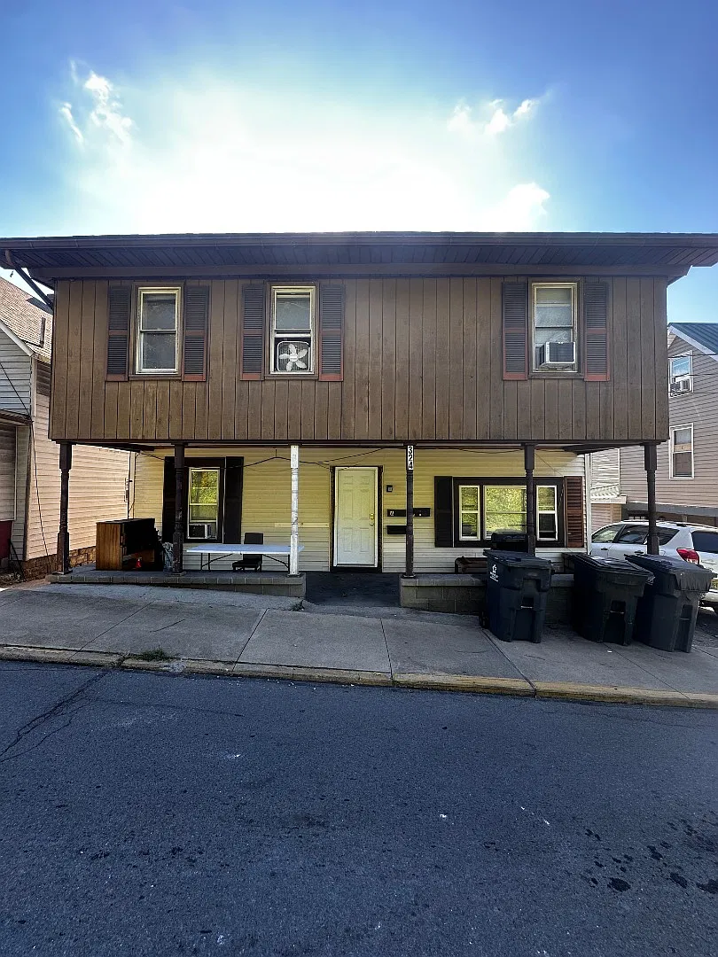 324 Stewart Street - Unit B — Photo 1