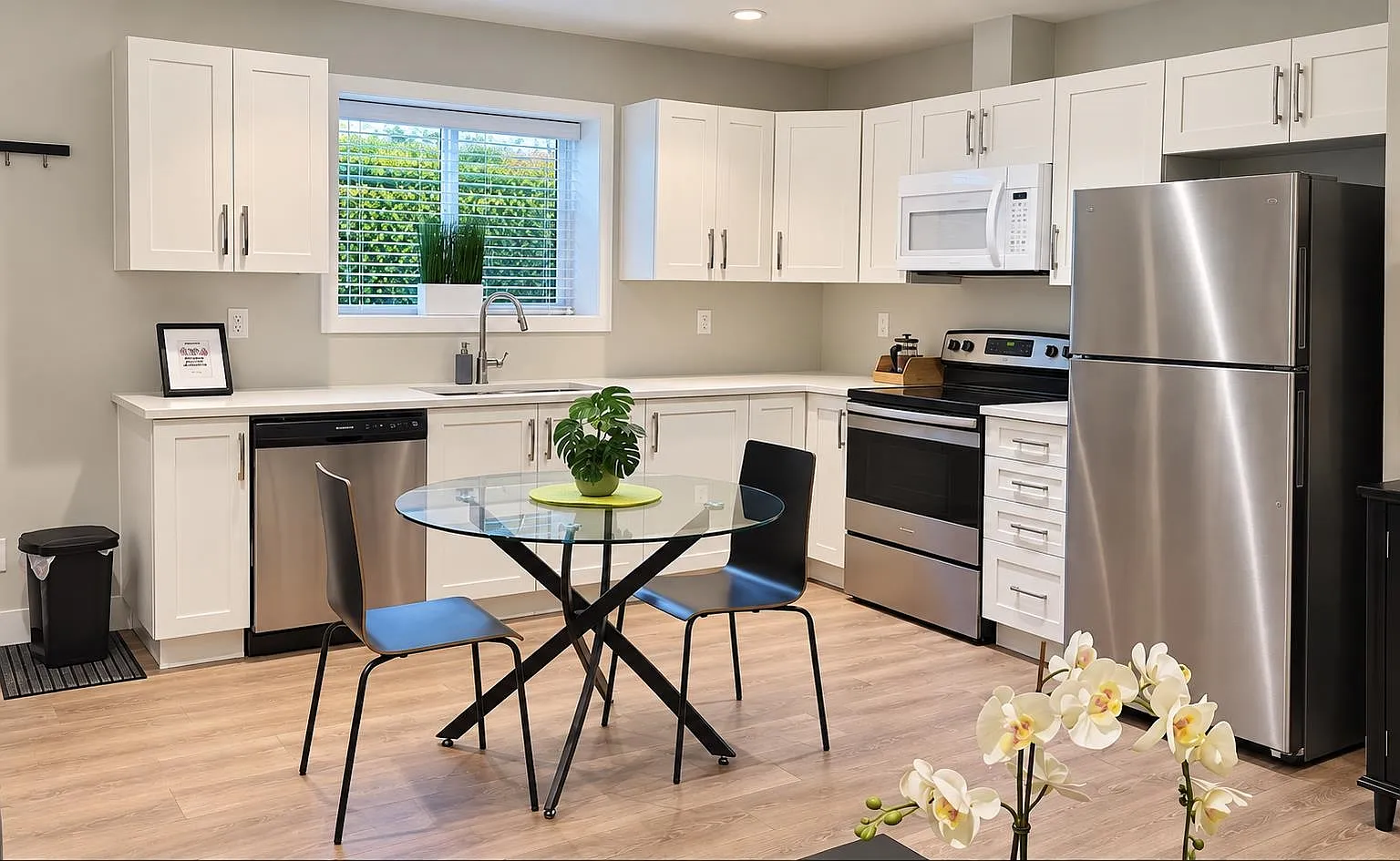 1 bed, 650 sqft, $1,999 — Photo 2