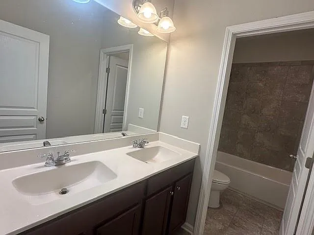 311 Chesterfield Cv — Photo 24