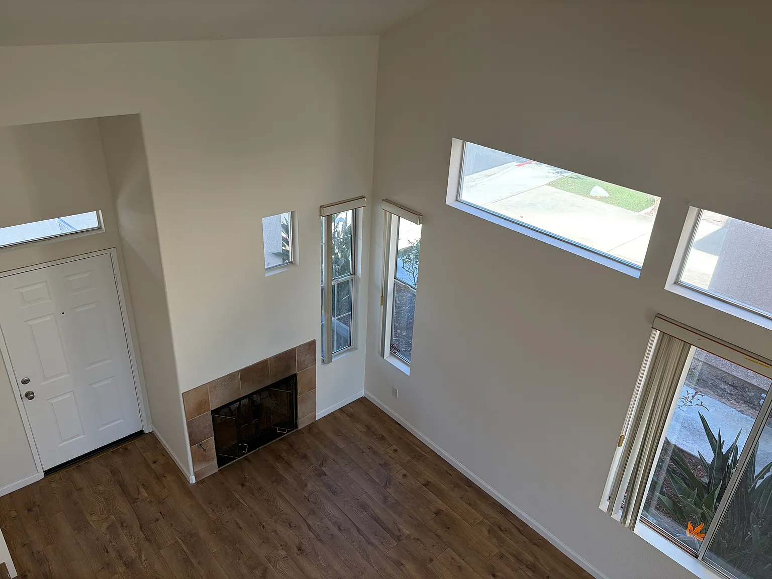 3 bed, 2.5 bath, 1259 sqft, $3,500 — Photo 2