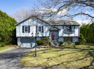 103 Dawn Blvd, Woonsocket, RI 02895