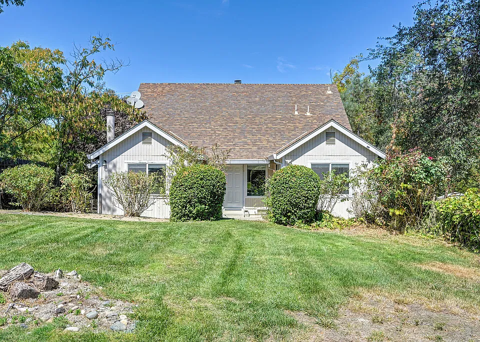 7667 Sunset Ave