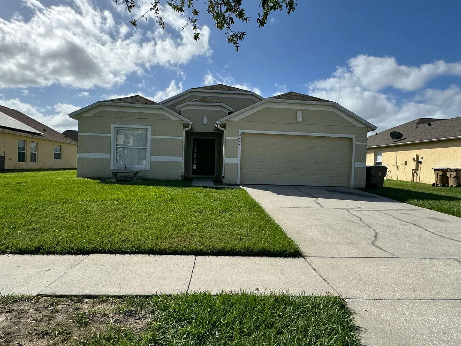 4 bed, 2.0 bath, 1816 sqft, $1,950 — Photo 2