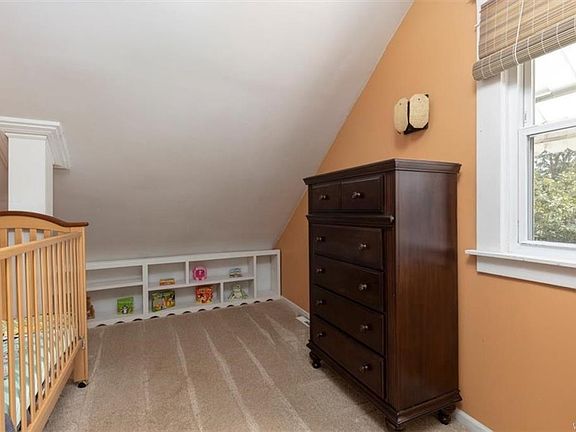 5th image of 277 Parkwood Ave