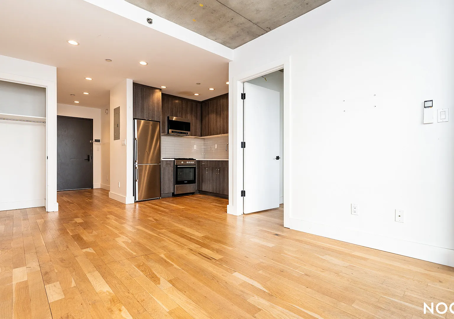824 East New York Avenue — Photo 1